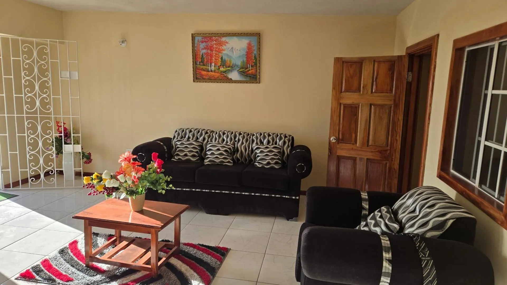 اتصالات Poinciana Apartment Two 