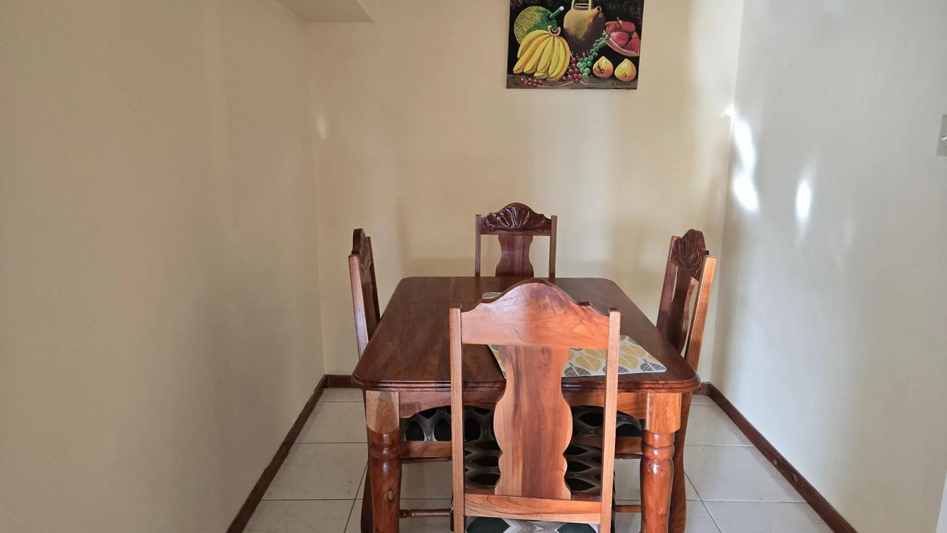 Poinciana Apartment Two مونتيغو باي