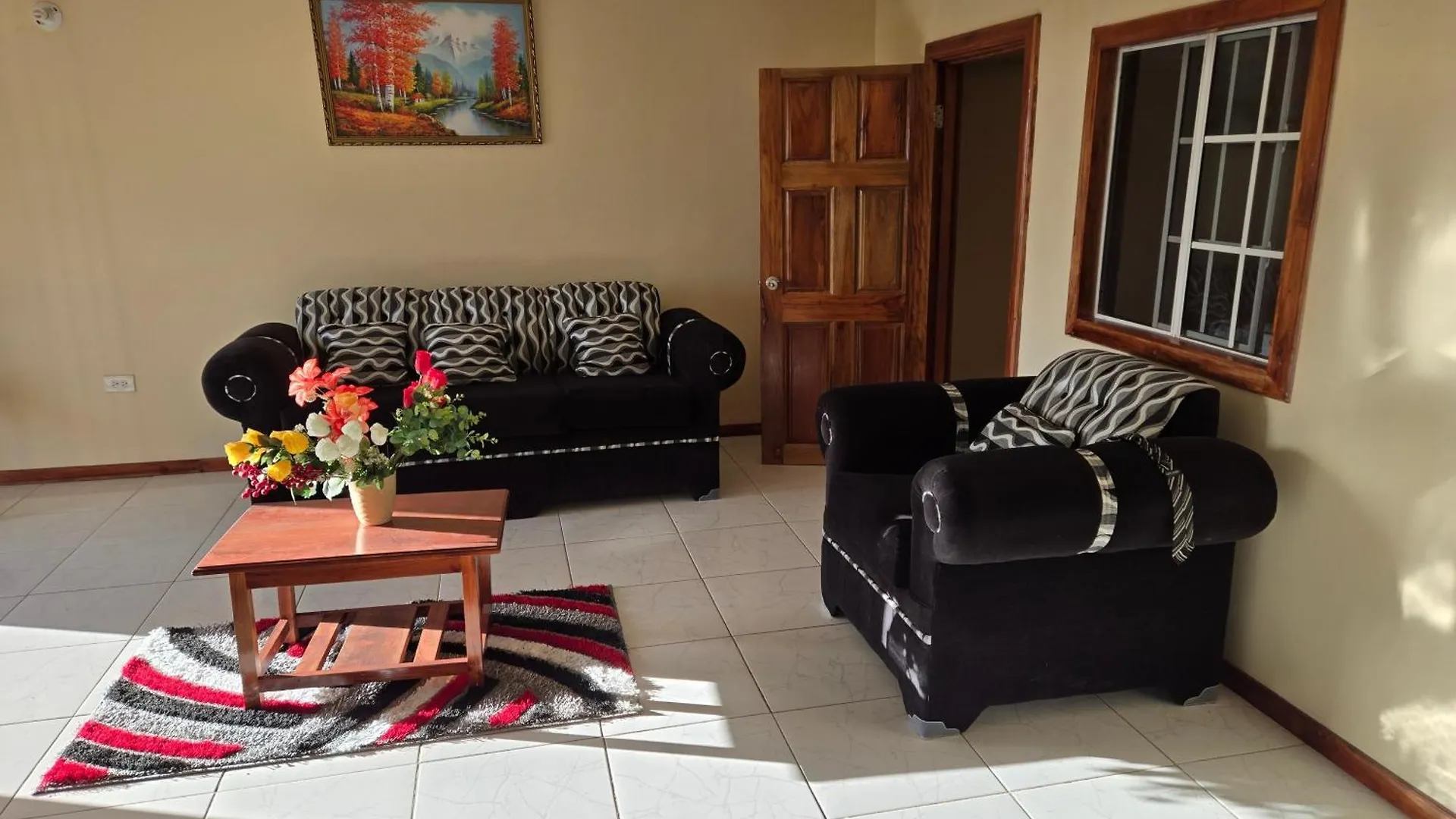 Poinciana Apartment Two مونتيغو باي جامايكا